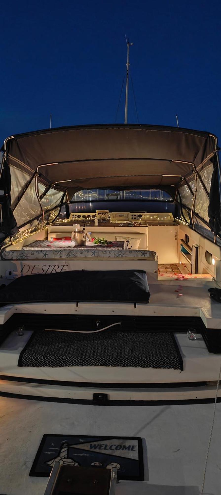 Botel Desire Charming House Boat *